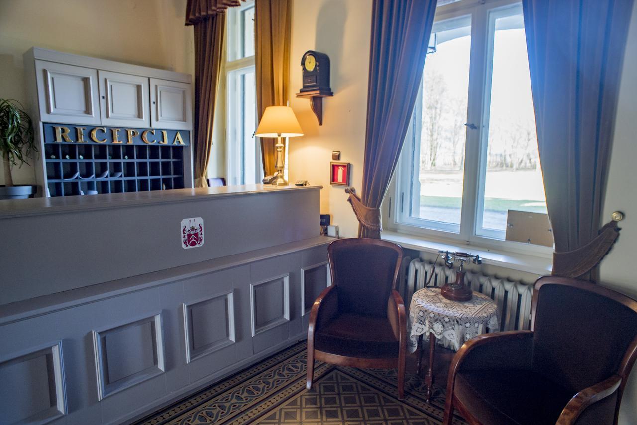 Palac Kobylniki Hotel Obrzycko Exterior foto
