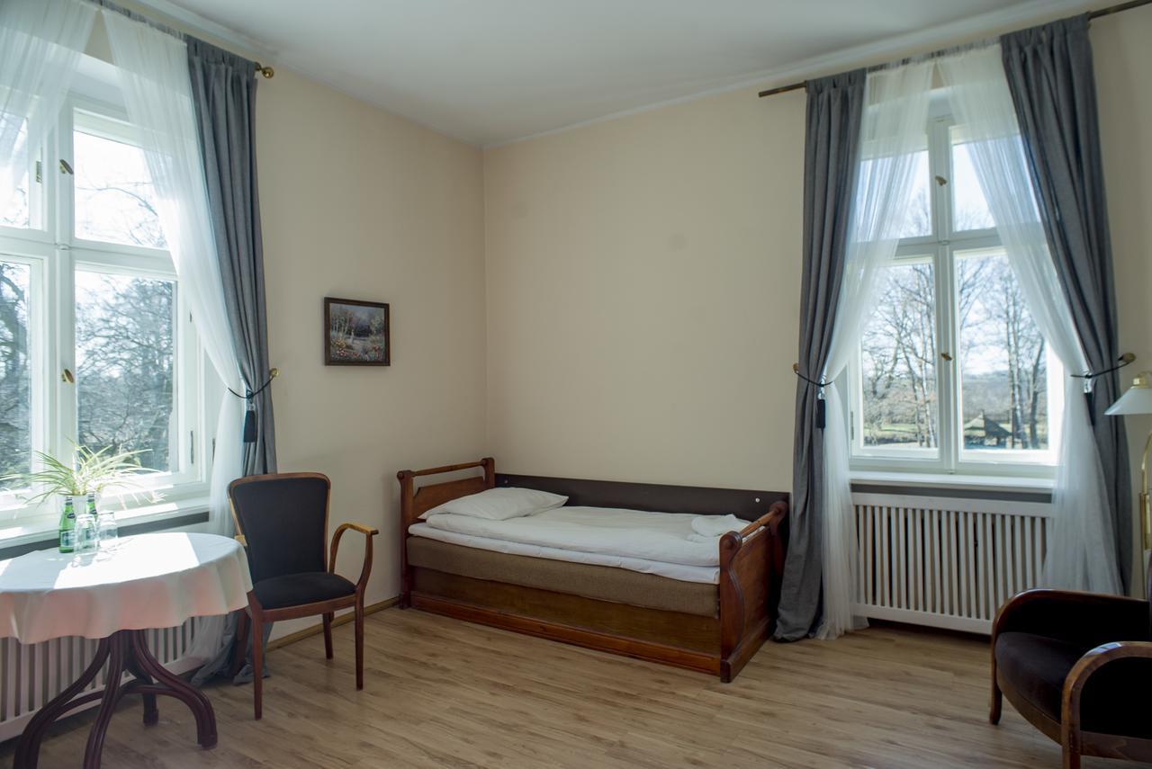 Palac Kobylniki Hotel Obrzycko Exterior foto
