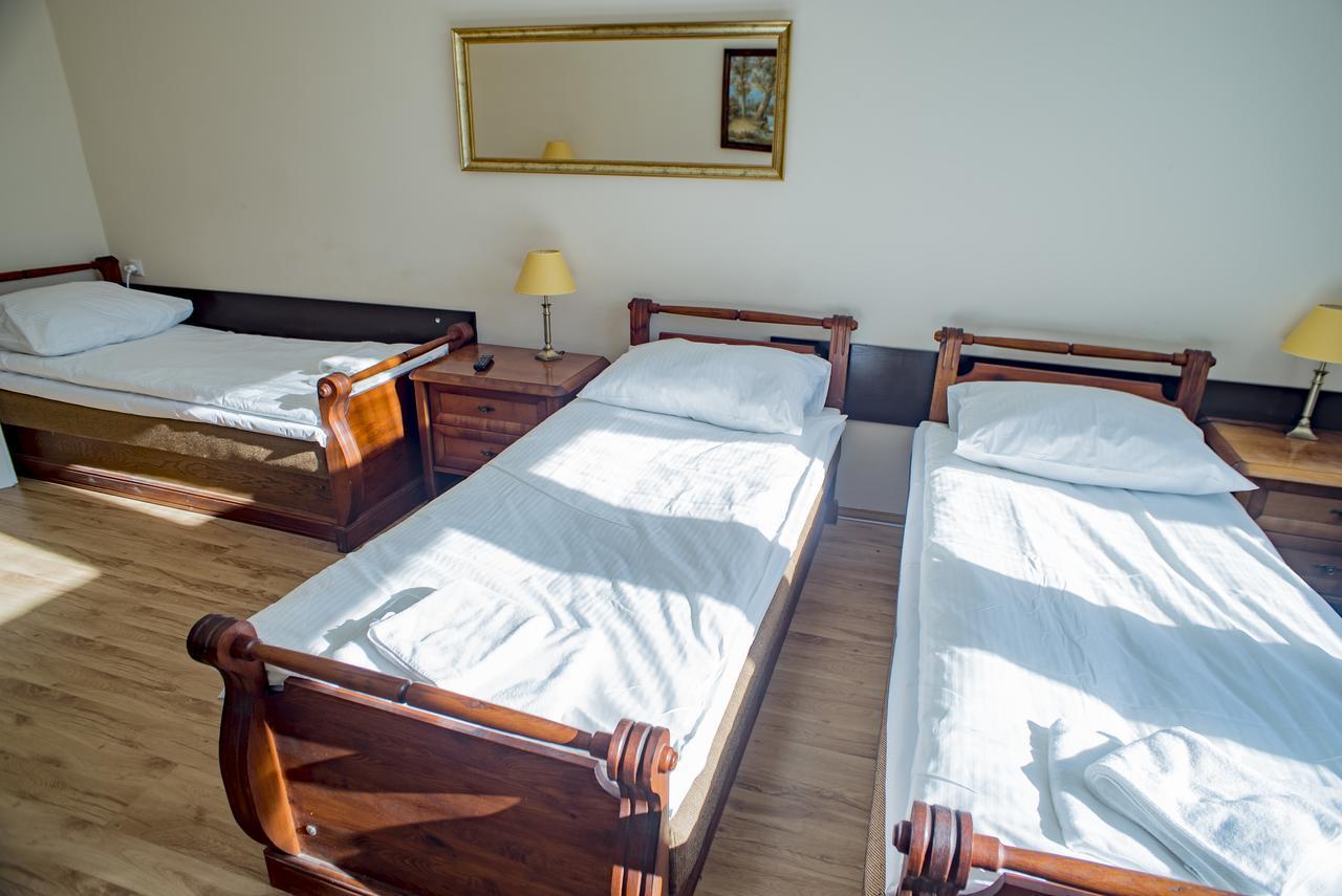 Palac Kobylniki Hotel Obrzycko Exterior foto
