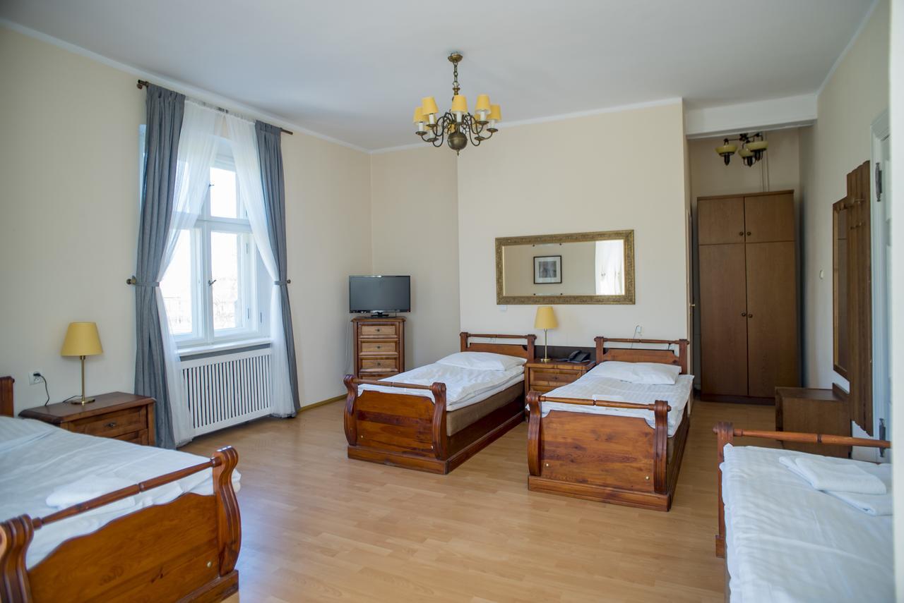 Palac Kobylniki Hotel Obrzycko Exterior foto